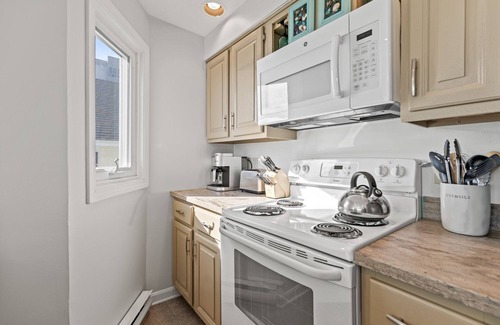 Old Orchard Beach Condo | One bedroom, direct ocean views!