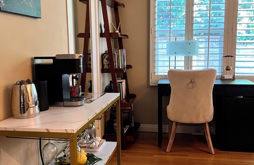 Monrovia House | One Bedroom En Suite inside the House Shared with Hosts