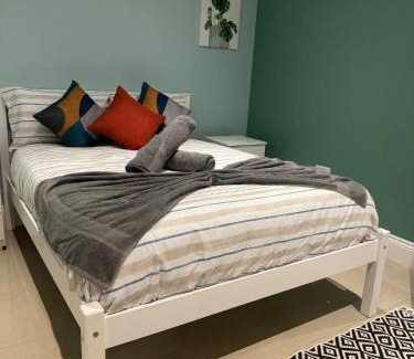 Hanger Hill Apartment | One bedroom flat park avenue