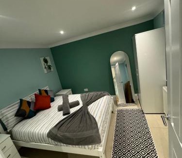 Hanger Hill Apartment | One bedroom flat park avenue