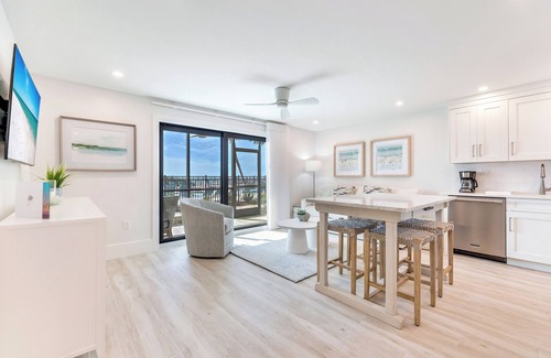 Sanibel Condo | One-bedroom ground level that steps right out to pool.