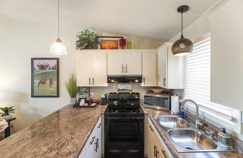 Grand Rivers Condo | One Bedroom Harbor View Condo