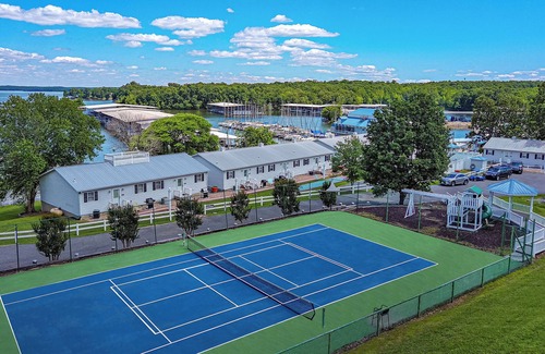 Grand Rivers Condo | One Bedroom Harbor View Condo