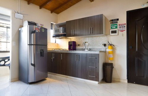 Zona Rosa Apartment | ONE Bedroom Hot TUB AC LLeras 2 bliocks