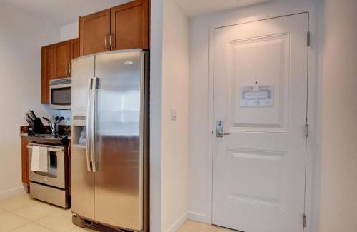 Boynton Beach House | One Bedroom In Lux Condo,casa Costa! Wbeachpass!
