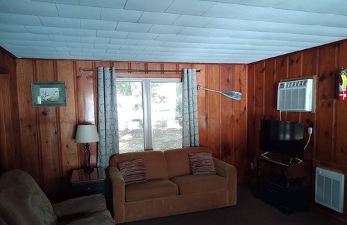 Benton Cabin | One bedroom, lakefront cabin at Shawnee Bay Resort