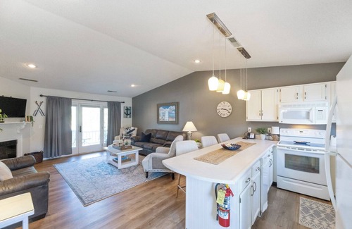 Grand Rivers Condo | One Bedroom Marina View Condo