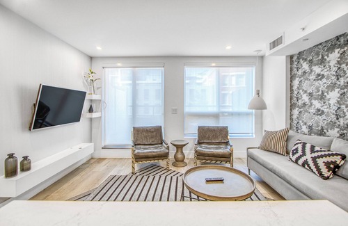 Lower Mount Royal Apartment | One bedroom on 17 ave. Stampede grounds