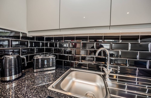 Huddersfield Apartment | One Bedroom Penthouse Suite with Private bathroom
