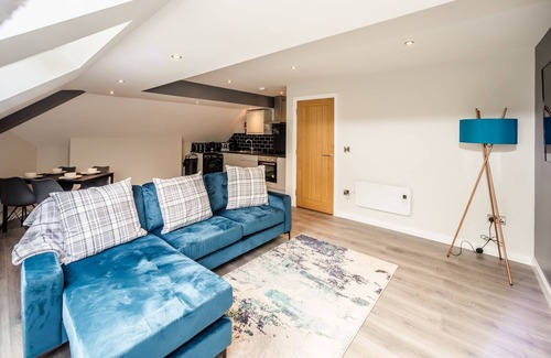 Huddersfield Apartment | One Bedroom Penthouse Suite with Private bathroom