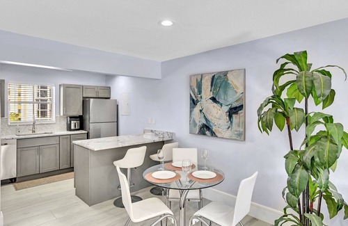 Sunny Isles Beach Apartment | One Bedroom Steps Away From The Beach | Pool!