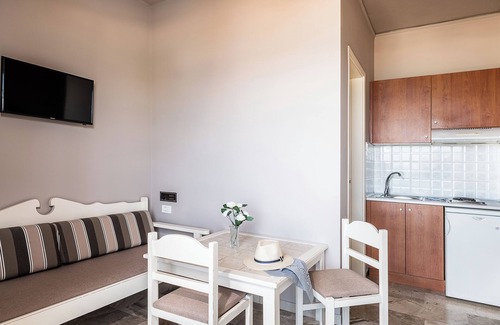 Kato Stalos Apartment | One bedroom Sea View Apartment with kitchennette