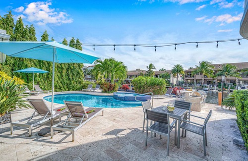 Coral Ridge Condo | One-bedroom Suite | Heated pool | Dock Access | Quiet Neighborhood | SaltAire Four | RESlDENCES