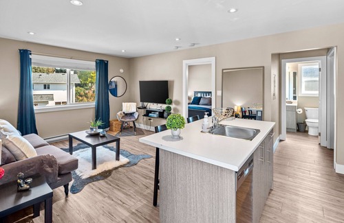 Broadmead Apartment | One Bedroom Suite with parking, centrally located