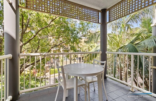Kangaroo Point Apartment | One Bedroom Unit in the Heart of Kangaroo Point, Walk to Ferries & Restaurants
