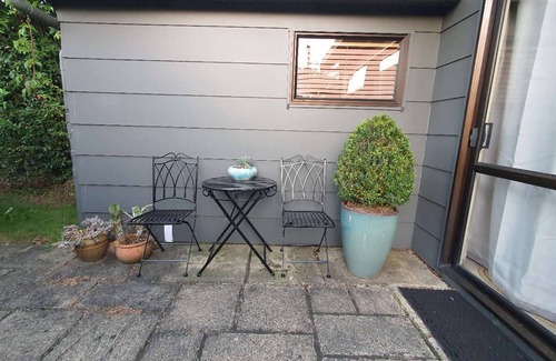 Hamilton House | One Bedroom Unit Close to Claudeland Park