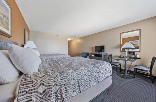 Put-in-Bay Hotel | One Block from Downtown with Lake View