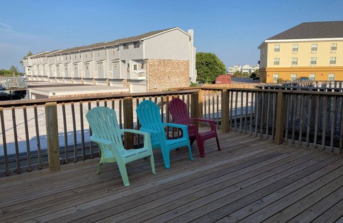 Galveston House | One block from Stewart beach, full kitchen & strong Wi-Fi. Near to Cruise Port.