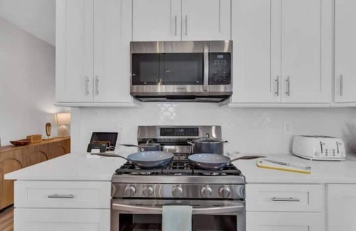 Seaside Heights House | One Block to Beach and Rides, Gas Fire Pit, Parking for 3 cars, sleeps 10