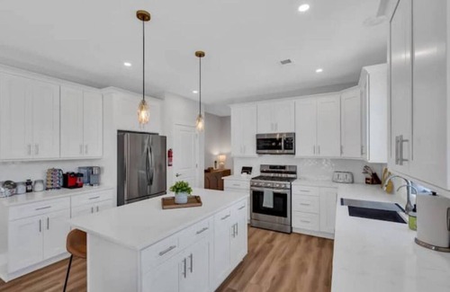 Seaside Heights House | One Block to Beach and Rides, Gas Fire Pit, Parking for 3 cars, sleeps 10
