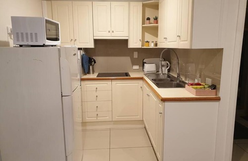 Caloundra Apartment | One BR GUESTHOUSE with private courtyard Sleeps 4 people Pet Friendly 950 metres from the beach