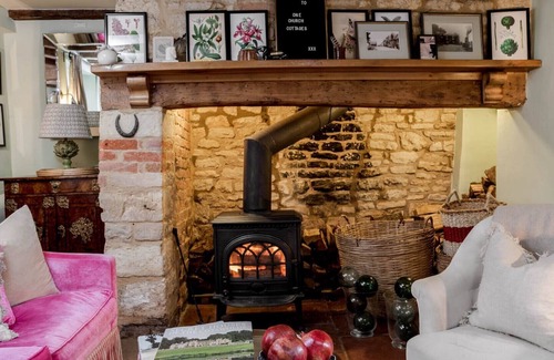 Todenham Cottage | ONE CHURCH COTTAGE, family friendly in Moreton-In-Marsh