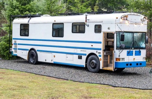 Shelton House | One Day Bus - Tiny Home