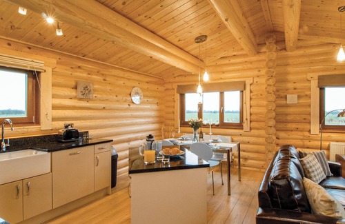 Woodbridge Ski Chalet | One double with en suite shower and one twin.