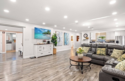 Rowland Heights Villa | One-Floor Villa/5BR3BA/Downtown/Los Angeles/Disney/New/57、60 Highway/Supermarket