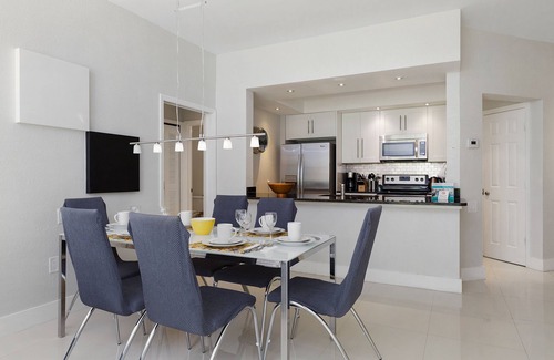 Windsor Hills Condo | One in a Minion themed condo, 5 mins to Disney | WiFi + Keurig