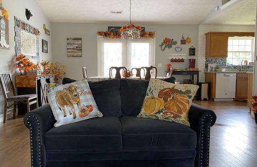 Seymour House | One level 3 BR/2 BA Home in Seymour!