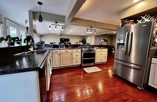 Harbor Springs Apartment | One mile from down downtown Harbor Springs! 4 miles from Boyne Highlands!