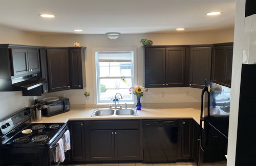 Wells Cottage | One mile to the beach! 2 br condo with deck, A/C, full kitchen, washer, dryer
