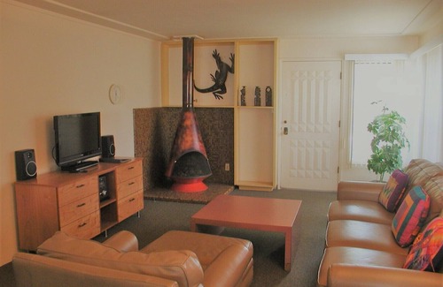 South Mission Beach House | One minute to ocean or bay. Great patio for lounging, with sun all day.