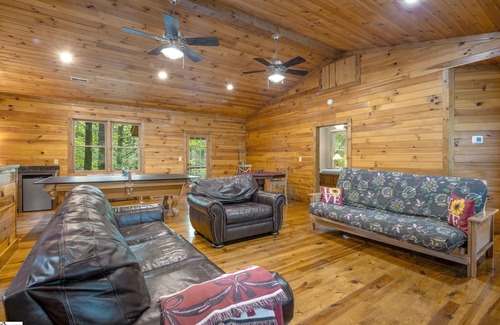 Cleveland House | One of a kind 3br Riverfront house w/fire pit, Hot Tub over looking river.