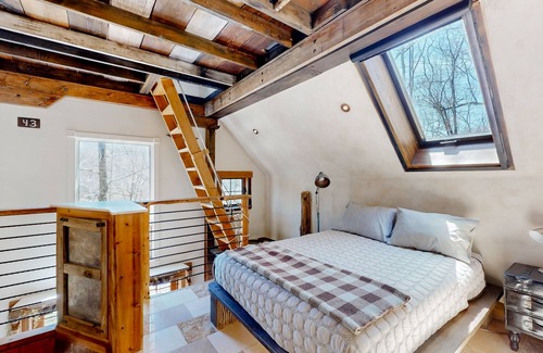 Cullowhee Cabin | One-of-a-kind cabin with year-round lake & waterfall views, rustic outdoor tub