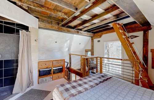Cullowhee Cabin | One-of-a-kind cabin with year-round lake & waterfall views, rustic outdoor tub