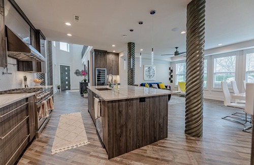 Downtown House | One of a Kind Home with Breathtaking View of Down Town! Pool open for season!