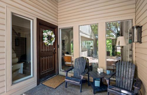 Garland House | One-of-a-Kind Mansion with Treehouse Suite Amazing Location