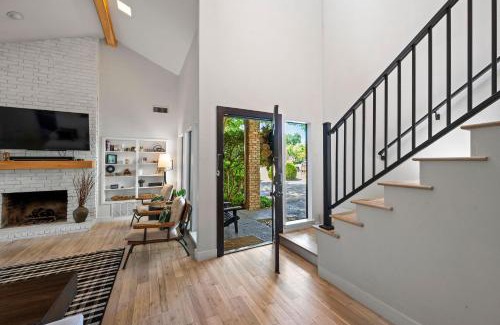 Garland House | One-of-a-Kind Mansion with Treehouse Suite Amazing Location