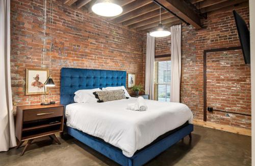 Nashville House | One-Of-A-Kind! Roll Up Garage Door-Pool, Speakeasy