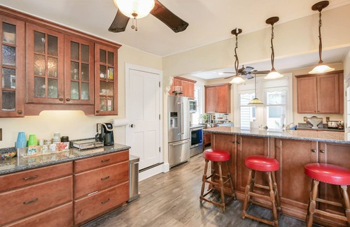 North End House | One of a kind single family home, 6 bedrooms, sleeps 13