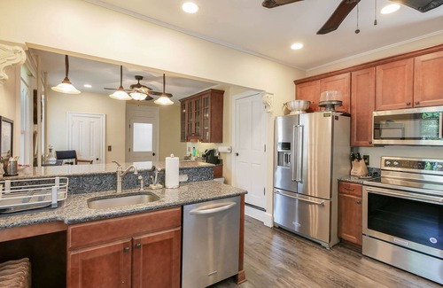 North End House | One of a kind single family home, 6 bedrooms, sleeps 13