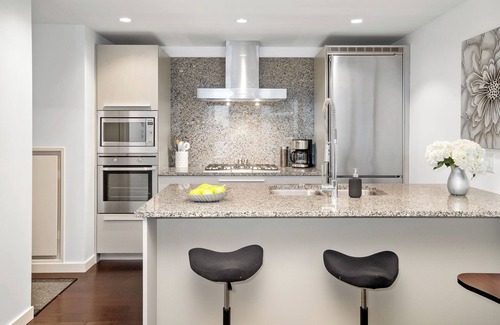 Downtown Victoria Condo | One-of-a-Kind Sleep-well Condo w/Pool and Parking in Downtown Victoria