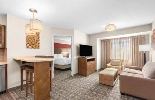Hillsboro House | One of the friendliest rooms in Hillsboro