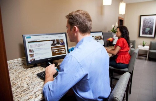 Hillsboro House | One of the friendliest rooms in Hillsboro