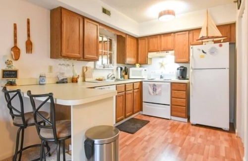 Caine Woods Condo | One of the most adorable 1 BR condo on the bayside. Central A/C and full kitchen