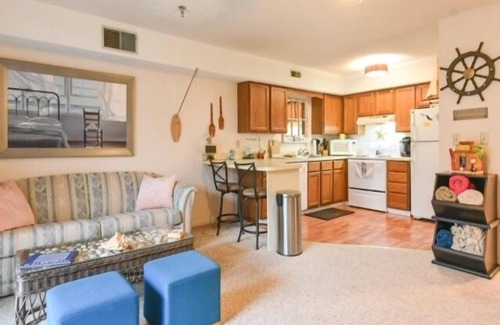 Caine Woods Condo | One of the most adorable 1 BR condo on the bayside. Central A/C and full kitchen