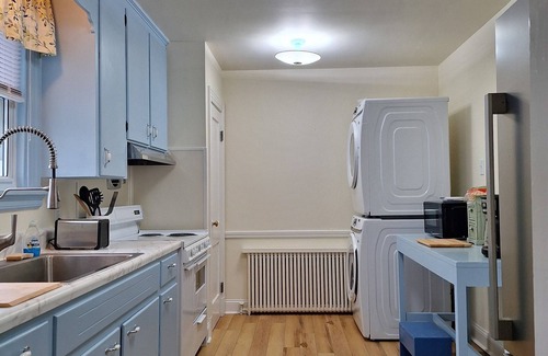 Mosby House | One queen, 2 twins, 1 crib. 10 minutes to Downtown