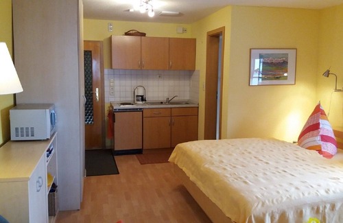 Marienberg Apartment | One-room Appartm./ Balcony im Marienberg town center - breakfast. optonal